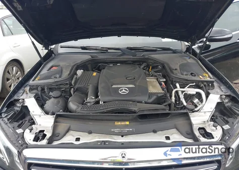 2019 Mercedes-Benz E 300 4Matic z USA, uszkodzony, nr VIN WDDZF4KBXKA518437